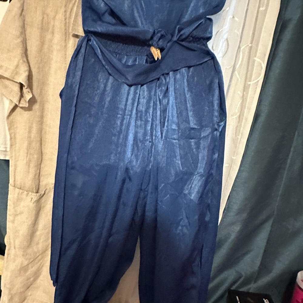 Jumpsuit in Navy Blue with Spaghetti Straps and gathered bottoms - Picture 11 of 16